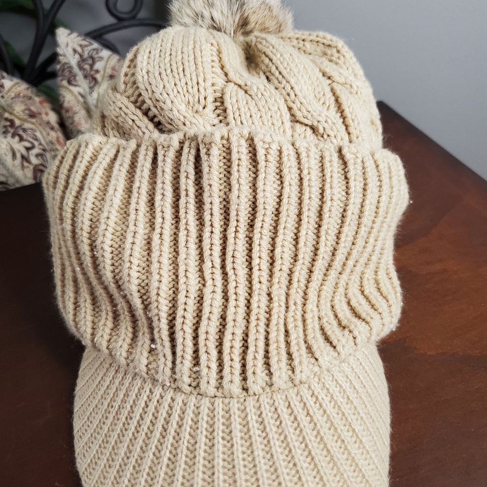 Beige embroidered hat